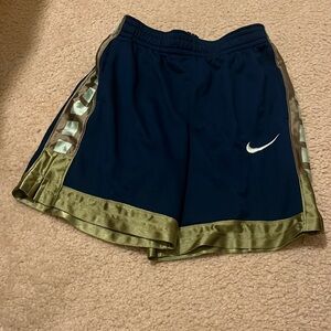 perfect condition, worn once, basketball shorts, size M boys!